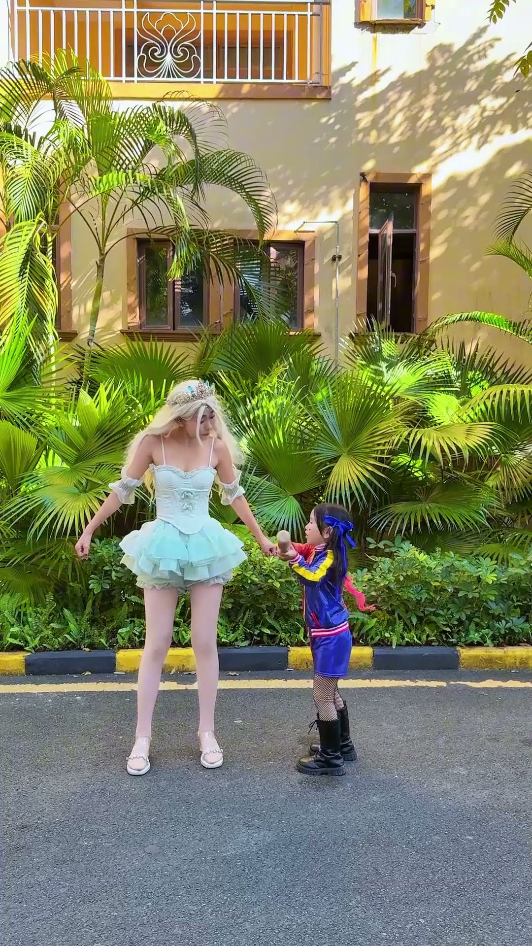 天使不疼原来是装出来的。#天使 #angel #shorts #clown #小丑 #超人不会飞