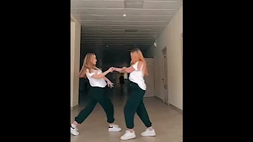 رقصه الصديقات 