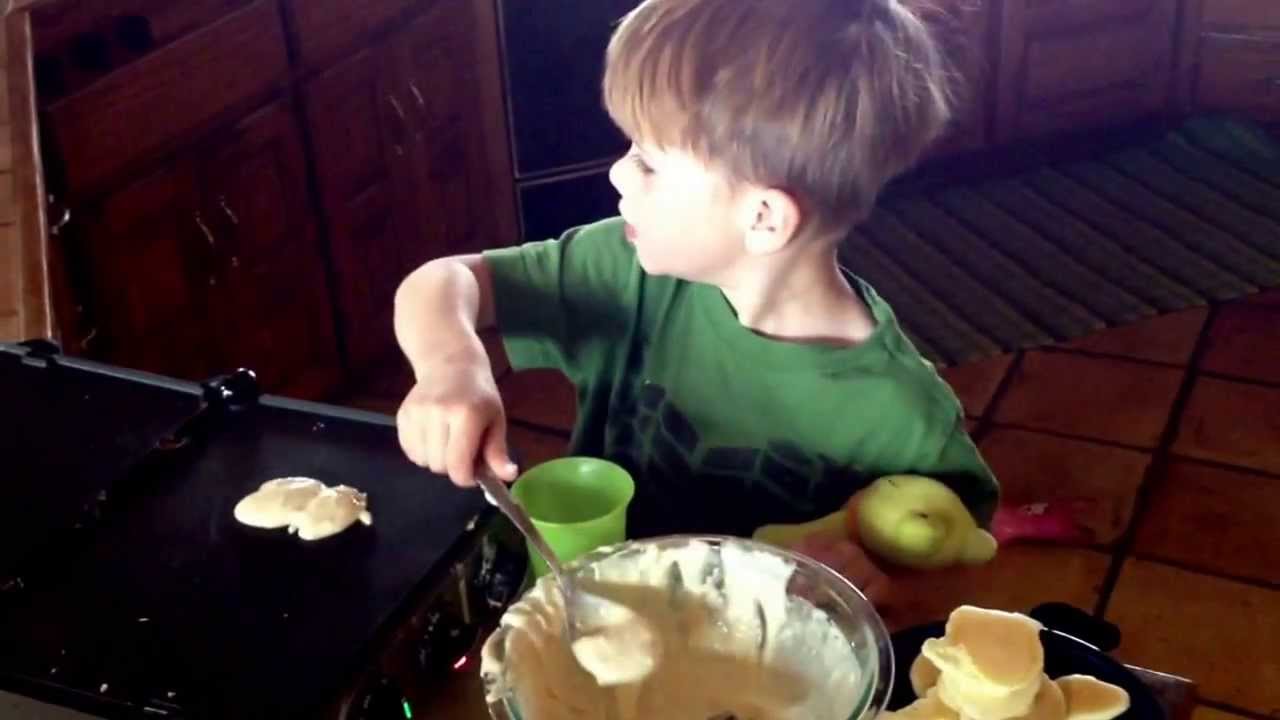Five year old shows how to make pancakes 