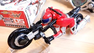 振り切るぜッ！ライダーとバイクに2モード変形！WFC05 仮面ライダーアクセル レビュー！エンジンブレード付属 バイクフォームに完全変形