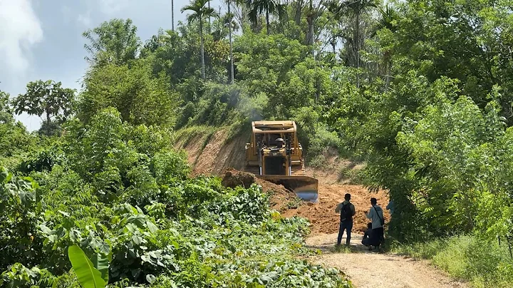 Great job! CAT D6R XL Bulldozer Opens New Paths In The Mountains