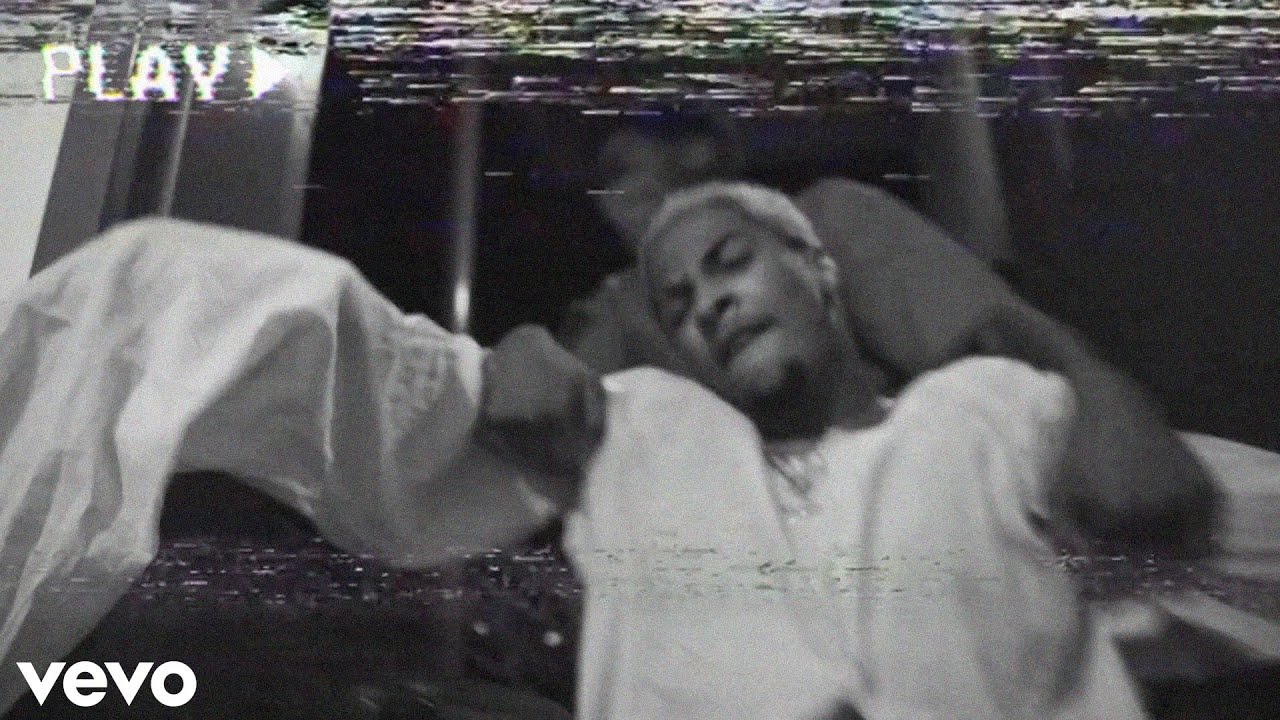 Comethazine feat. Homixide Gang & Destroy Lonely - Versace Sneakers (Official Visualizer)