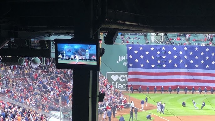 Former Red Sox pitcher Jonathan Papelbon endangers World Series trophy,  wears kilt in bananas return to mound