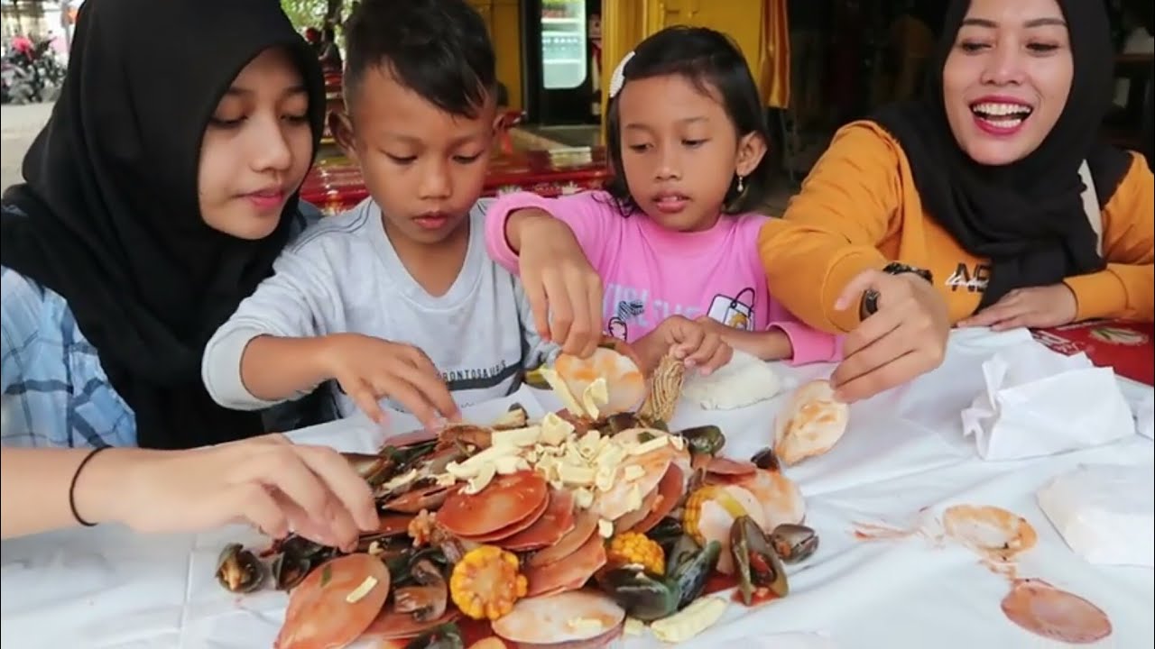 MAKAN BRUT4L !!! MENU BANCAKAN SEA FOOD, NASINYA SAMPAI HABIS 7 BUNGKUS BROWWW