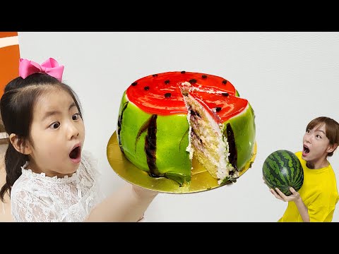 서은이와 엄마의 수박 케익 교환 놀이 먹방 Watermelon <strong>Cake</strong> Mukbang Seoeun Daily <strong>Story</strong>