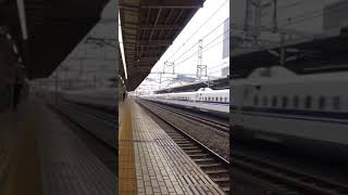 Japonya hızlı tren geçişi hikaru yok böyle bir şey 450 km hız çıkıyor Resimi