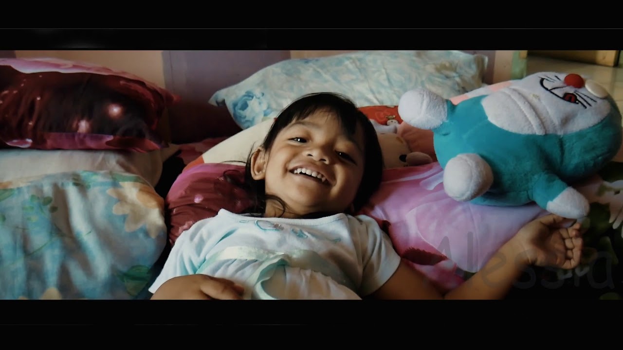 Video Lucu Anak Kecil Indonesia Alessia Ingusan Dan Minum Obat