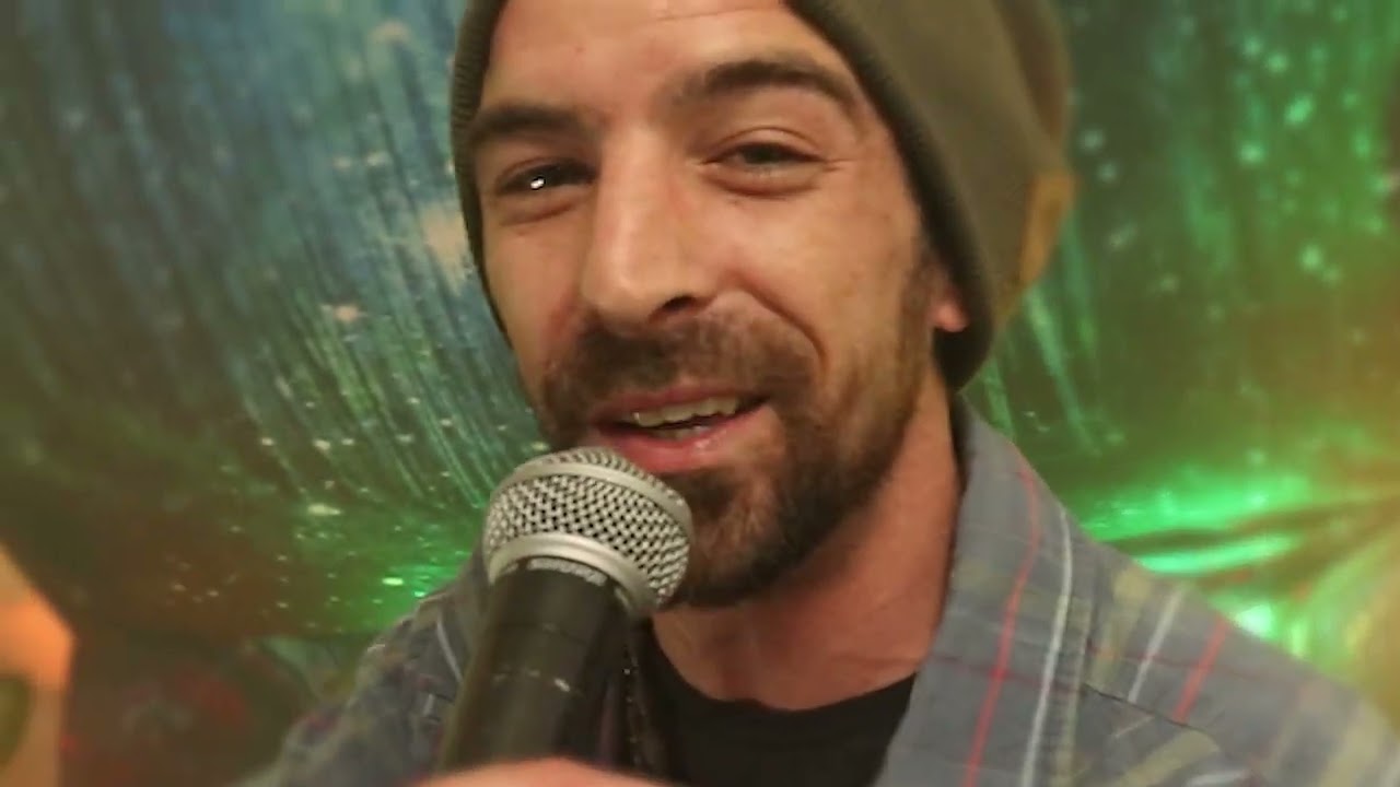 ADÉKOA   DON'T RUN AWAY ACOUSTIC LIVE SESSION