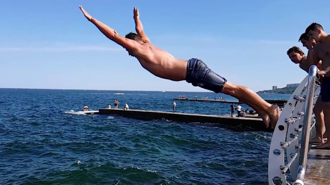 луна висит это олицетворение. счастье пахнет морем. пахнет морем и луна висит над самым лонжероном слушать. теневой залив. фотографии сделанные на закате летом.