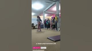 Tante diam aja gunung nya d toel2. Liat sampai akhir