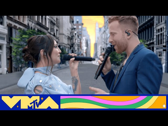 Julia Michaels & JP Saxe Perform “If the World Was Ending” | 2020 MTV VMAs class=