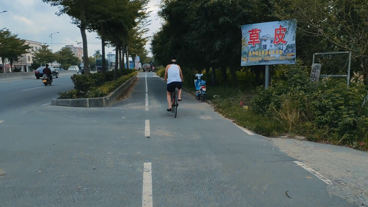 Riding on the G325 national road.