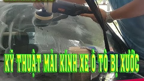 Kính xe ô tô bị xước