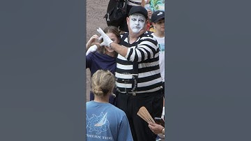 Tom o mímico sempre tentando agradar à todos😏😂🤣 #tomthemime #seaworldmime #seaworldorlando
