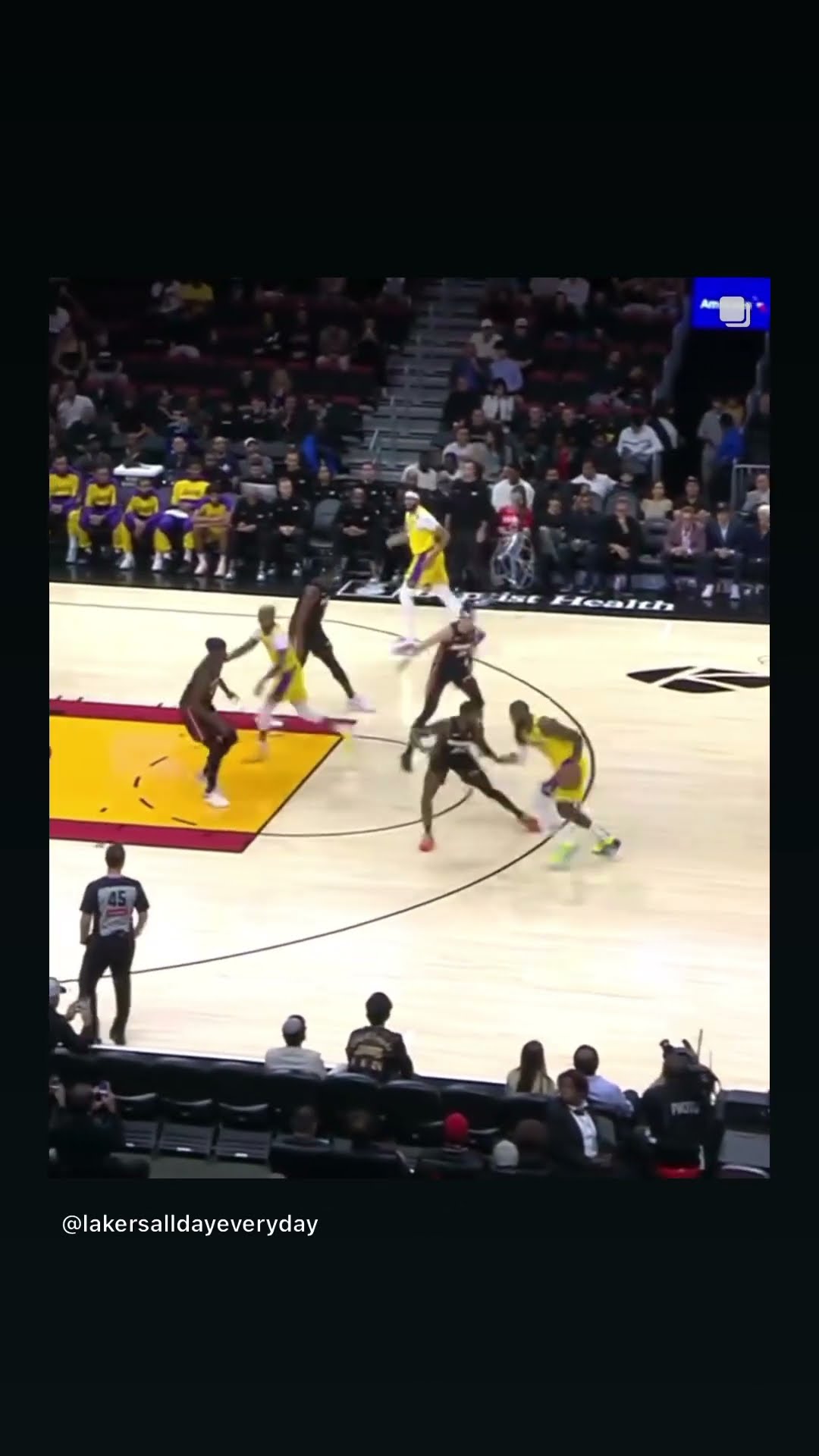 Bron had him lost #hoodnews #lakers #miamiheat #kingjames #lebromjames #omg