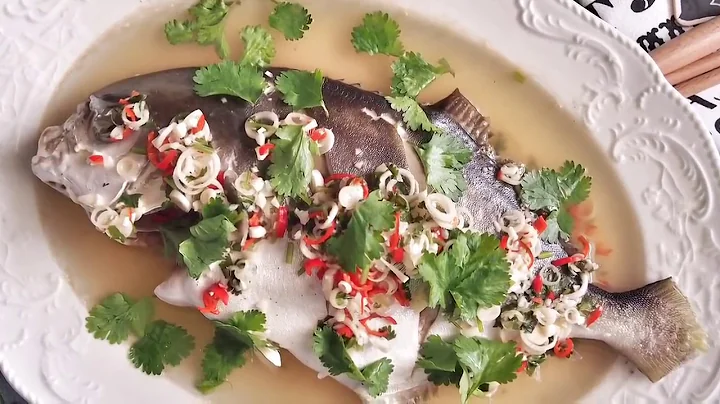 Super Easy Thai Lime & Garlic Steamed Fish 酸辣泰式蒸鱼