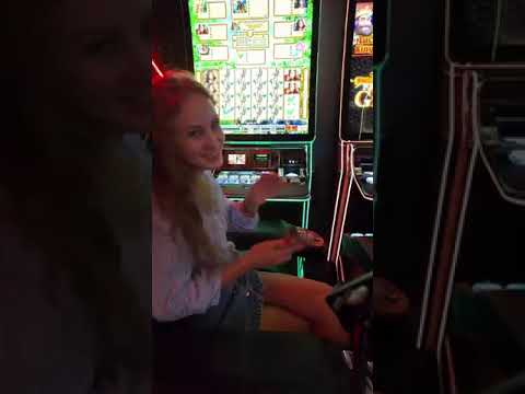 ДЖЕКПОТ в казино! Огромный выигрыш! #shorts #pirsomania #casino #пирсомания #девушка #pirsoman