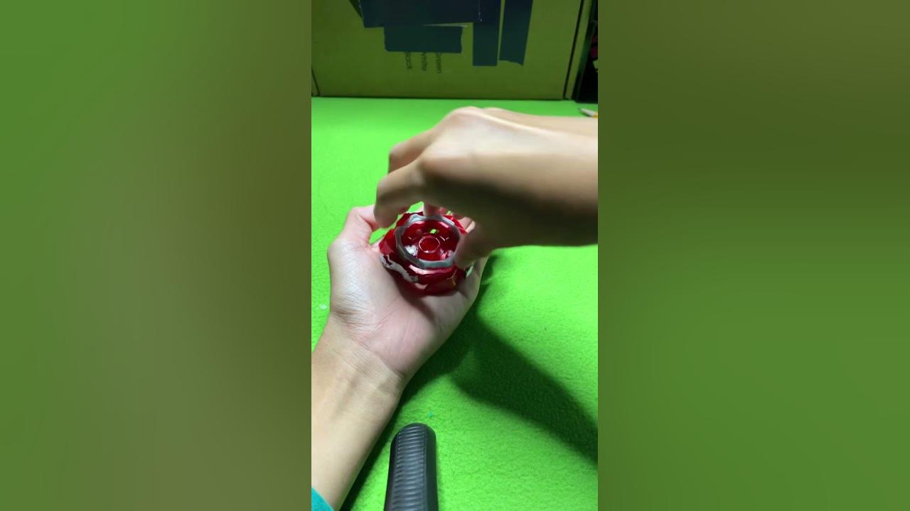 Putting together a Beyblade - YouTube