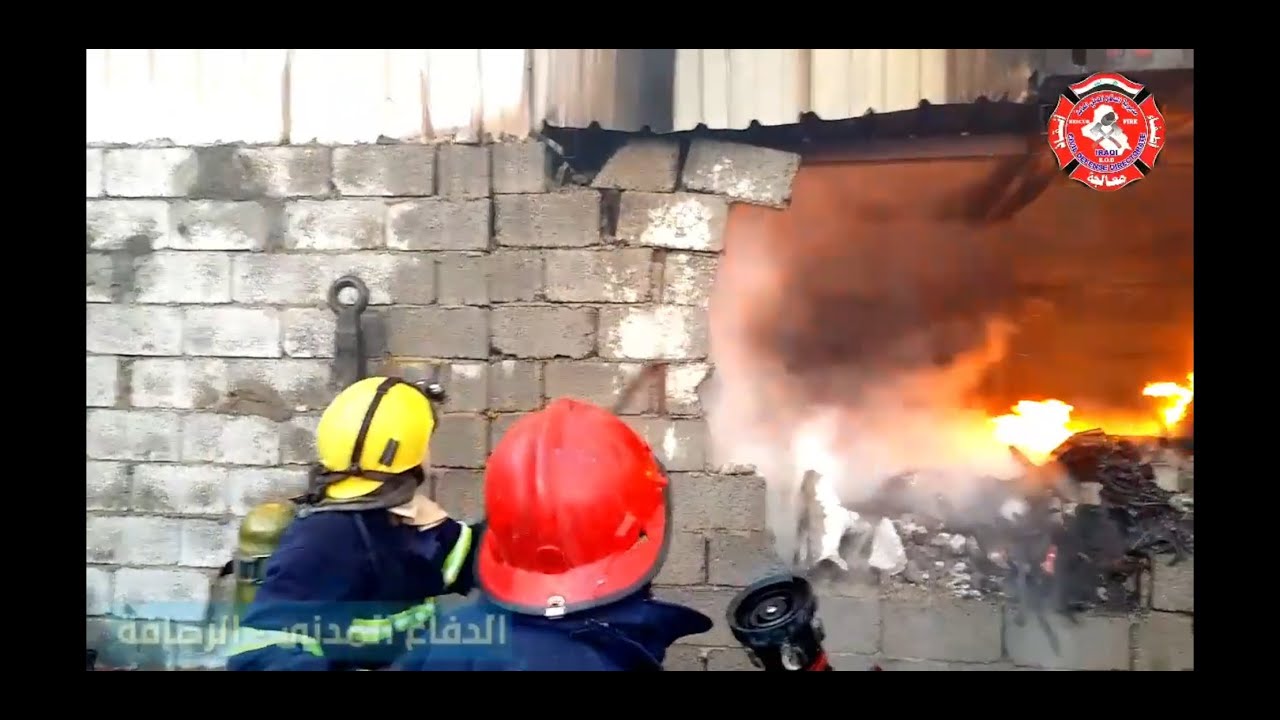 مركز الكرادة🚒 يشارك في اخماد حريق مخازن الادوات الاحتياطية شارع فلسطين