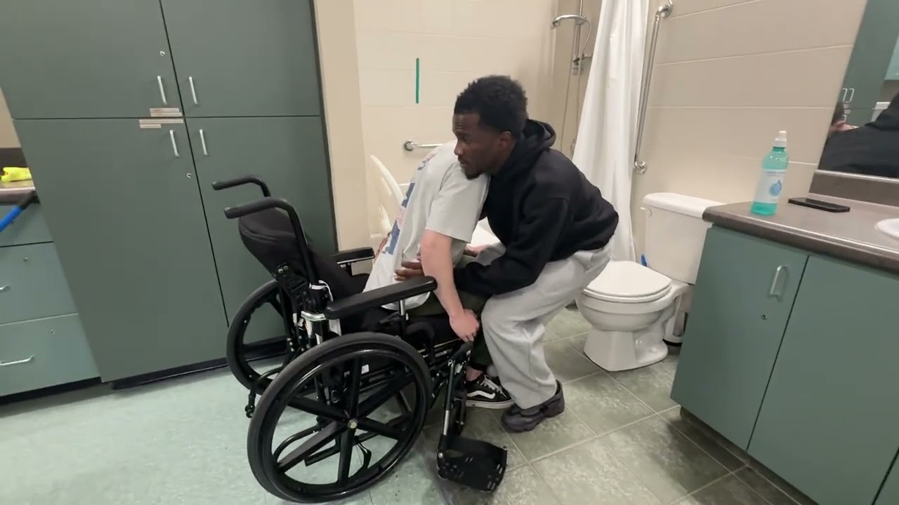 Transfert de fauteuil roulant à bain 