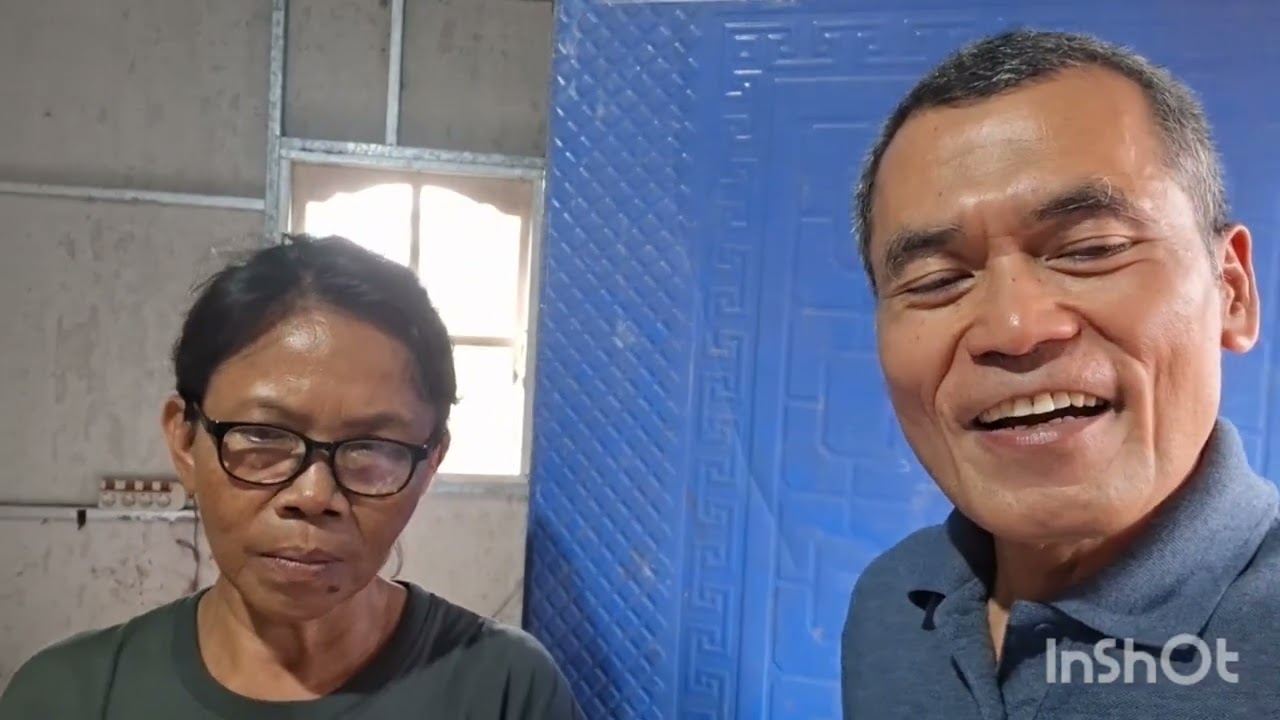 Budidaya Ikan Lele di kolam terpal yang di lakukan Ibu rumah tangga.  Ada 100 kolam, caranya begini