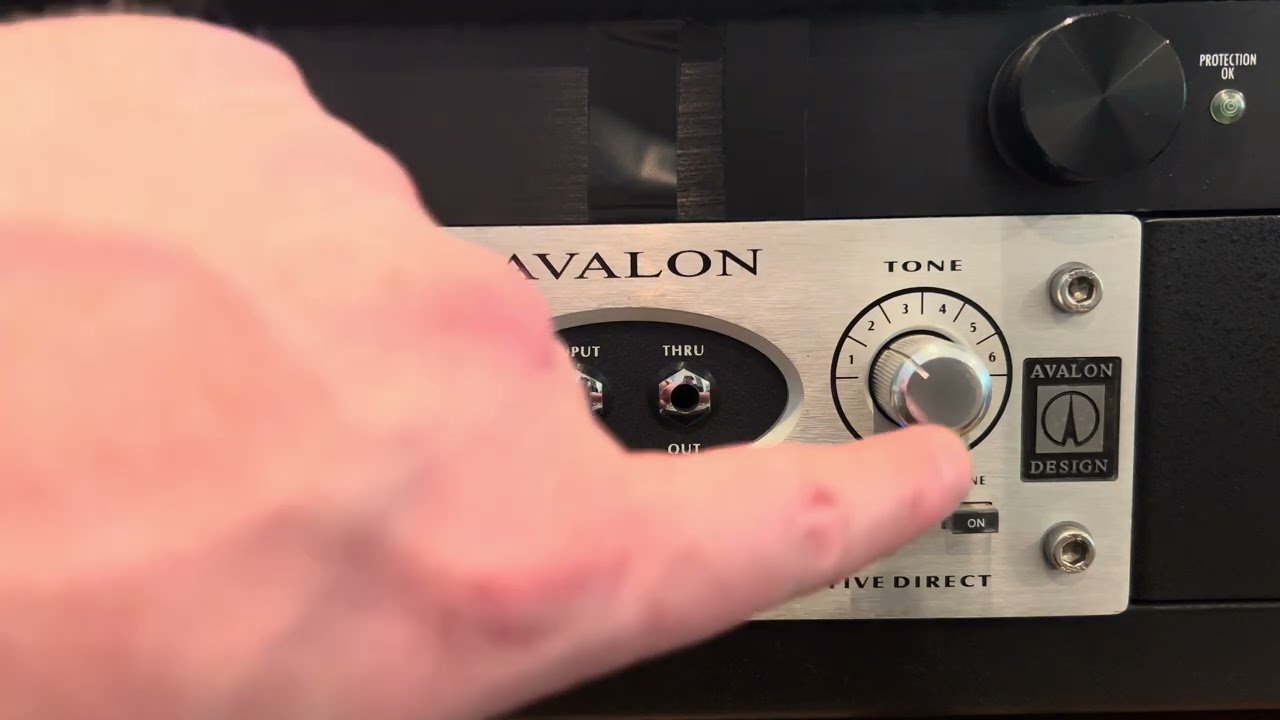Avalon U5 Studio Preamp on Bass Guitar - YouTube
