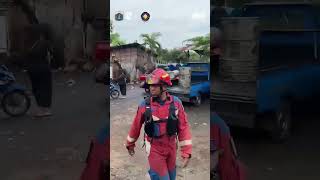 Team Rescue Sektor Kembangan Evakuasi Orang sakit dengan Obesitas