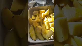 Как правильно приготовить зеленую картошку по-селянски и курочку с лимонами по-маракански