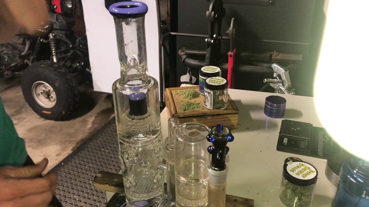 Detroit Growers Extract 8th Challenge Out Of A Bong Youtube