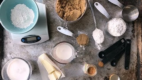 HOW TO MEASURE FOR BAKING | weight vs volume measurements, measuring flour properly