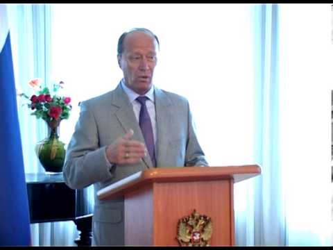 О награждении известного российского писателя-сатирика М.Н.Задорнова.