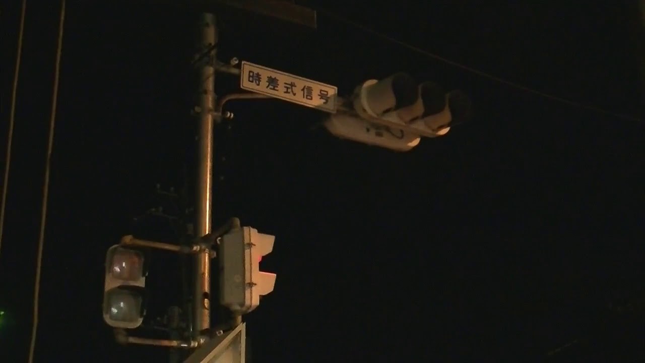 【珍風景】とある交差点、信号機に異変！ 故障か？ 車も困惑…  (2017/09/13)