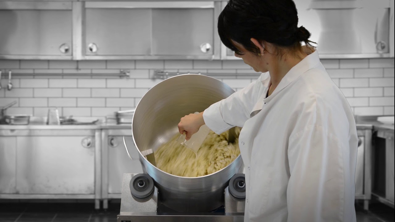 How to make Popcorn on the Stovetop - The Schmidty Wife