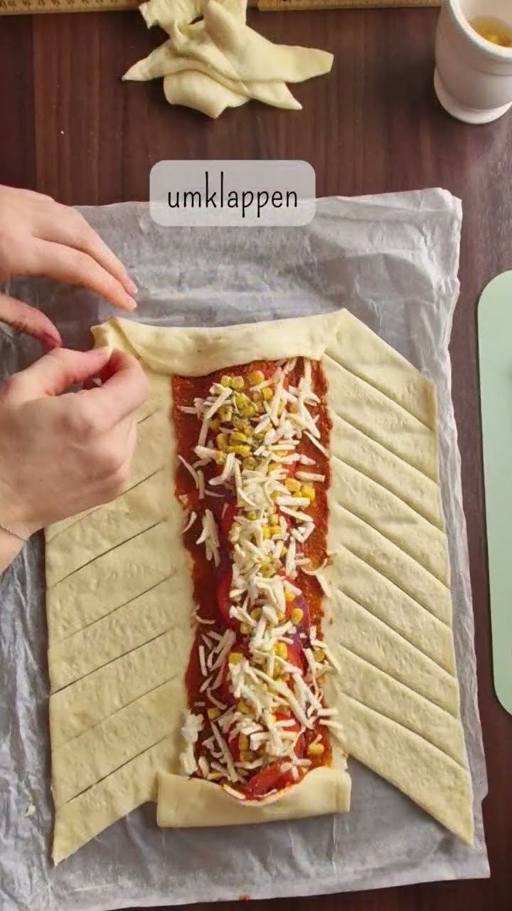 Pizzazopf, einfaches Rezept auf die Schnelle, Pizza-Strudel, fertiger ...