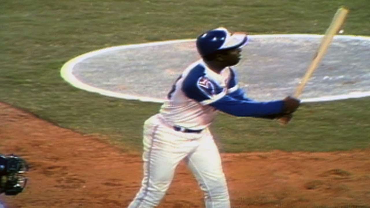 Hank Aaron, Baseball's Home Run King Who Defied Racism, Dies at 86 - The  New York Times