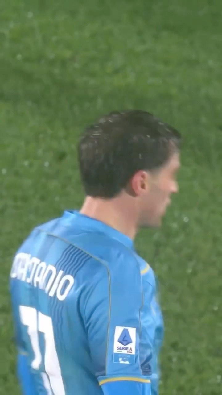 Oristanio scores directly from a corner ✨