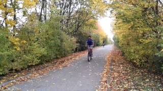 Ragazzi che vanno veloci con le bici