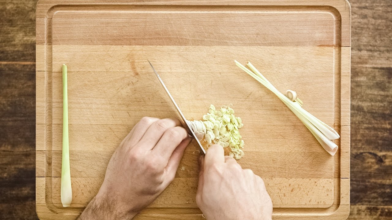 How to Cutting Lemongrass Tips And Tricks For The Aromatic Herb how-to-cutting-lemongrass-tips-and-tricks-for-the-aromatic-herb