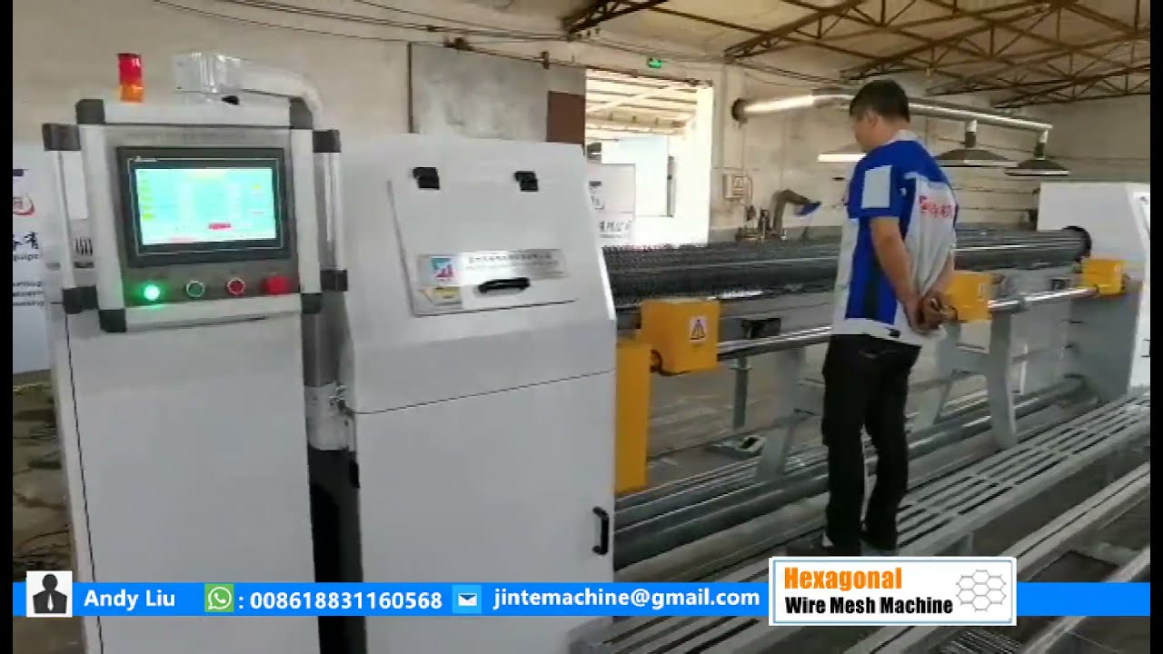 Automatic hexagonal wire netting machine