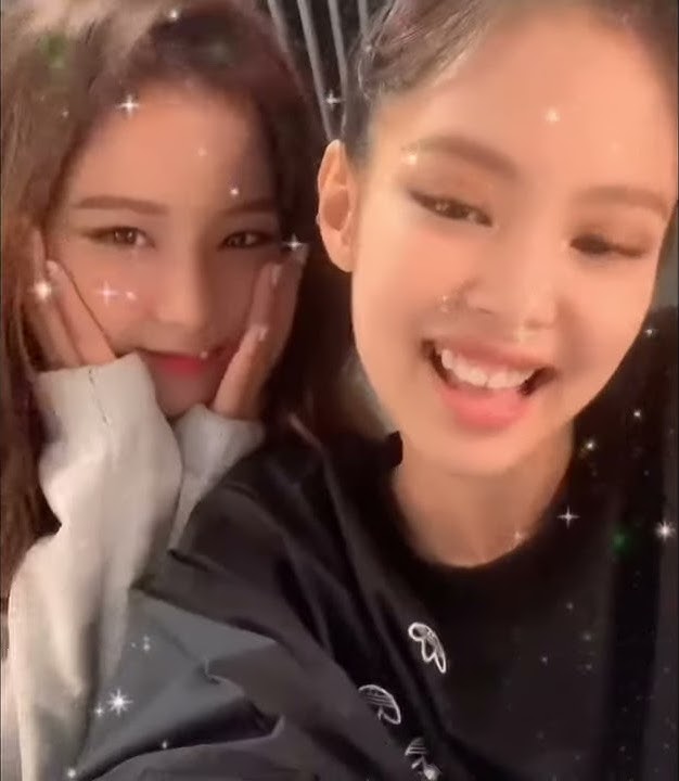 Jennie and Jisoo on Instagram supporting Somi (Jennie twerking)