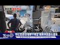 騎士嚇傻..聯結車迎面衝 棄車想跑逃不過｜TVBS新聞 @TVBSNEWS01