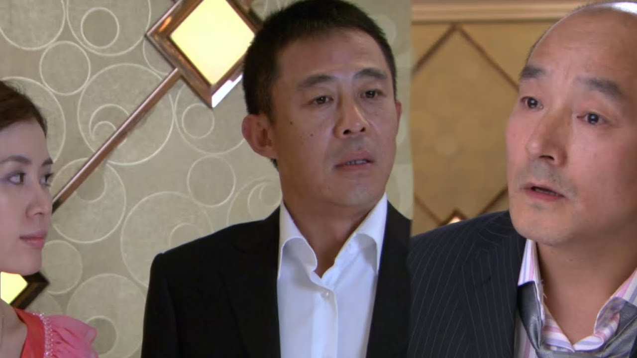 Любовница привела любовника на вечеринку! Жена поймала, она в панике сбежала!