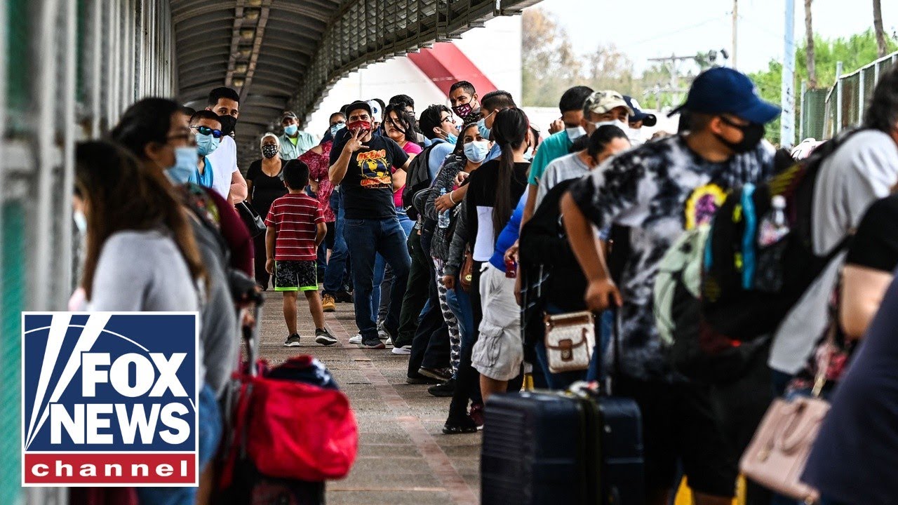 Video shows mass release of migrants into Texas