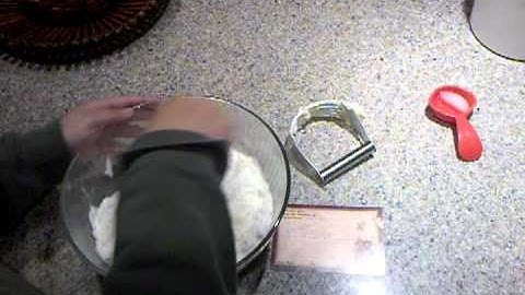 Pie Crust Part 1 - using the pastry cutter