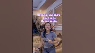Goyang Dangdut |Tiktok: elsasilviaaprillia | Penasaran (Versi @dangdutelectone  /cipt. Rhoma Irama)
