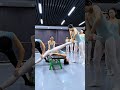 270度開脚してます