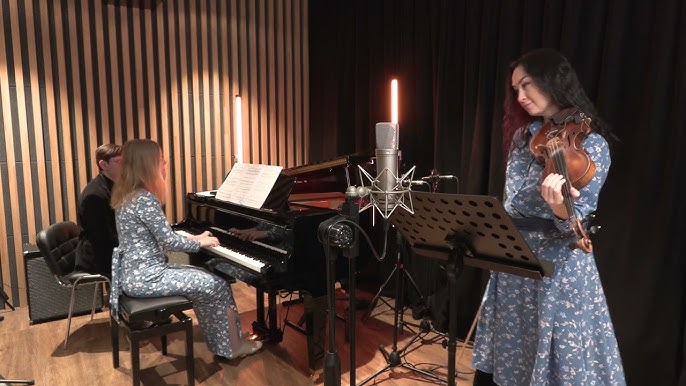 Ogizda minat bilan sperma Katta rus xotinlarining eshaklarining fotosuratlari