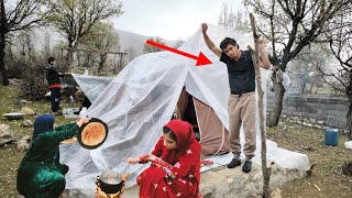 Wamid Nazanin และความพยายามของภรรยาของเขาในการสร้างบ้านในฝันภายใต้สายฝน