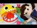 Baby Shark Tooth Brush play and Pinkfong toys Baby doll play - 토이몽