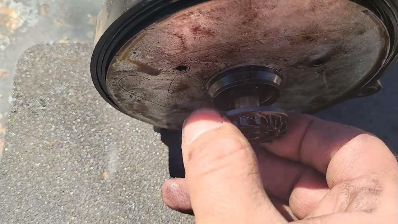 Cleaning (or not?) crankcase breather filter on Detroit DD15 - YouTube